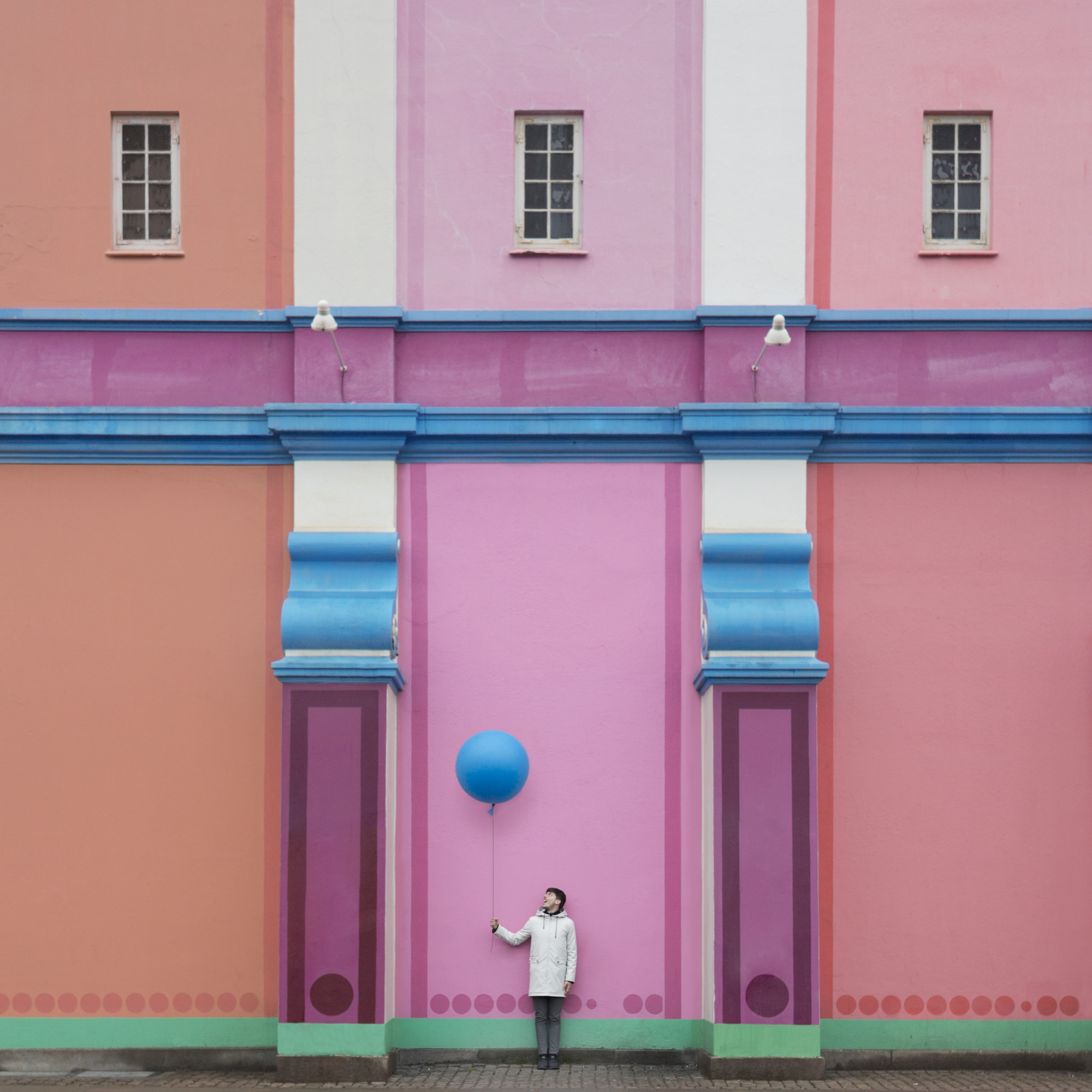 colorful minimalistic playful instagram account pictures by anna devis benet