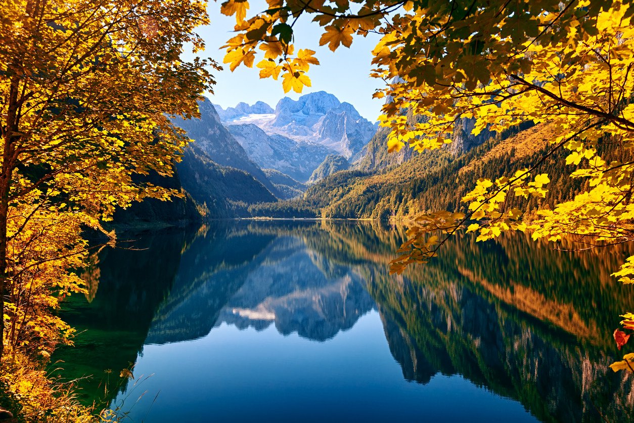 gosausee-lake-in-salzkammergut-austria-autumn