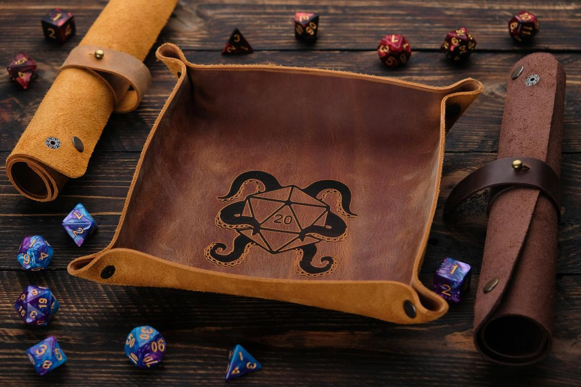 Collapsible leather dice tray