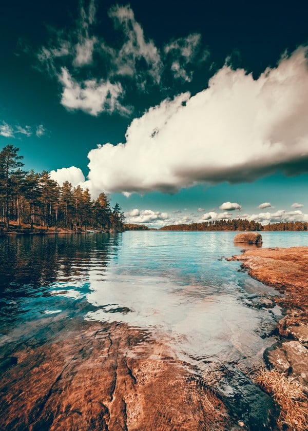 nature-photograph-of-a-lake-by-ulf-harstedt