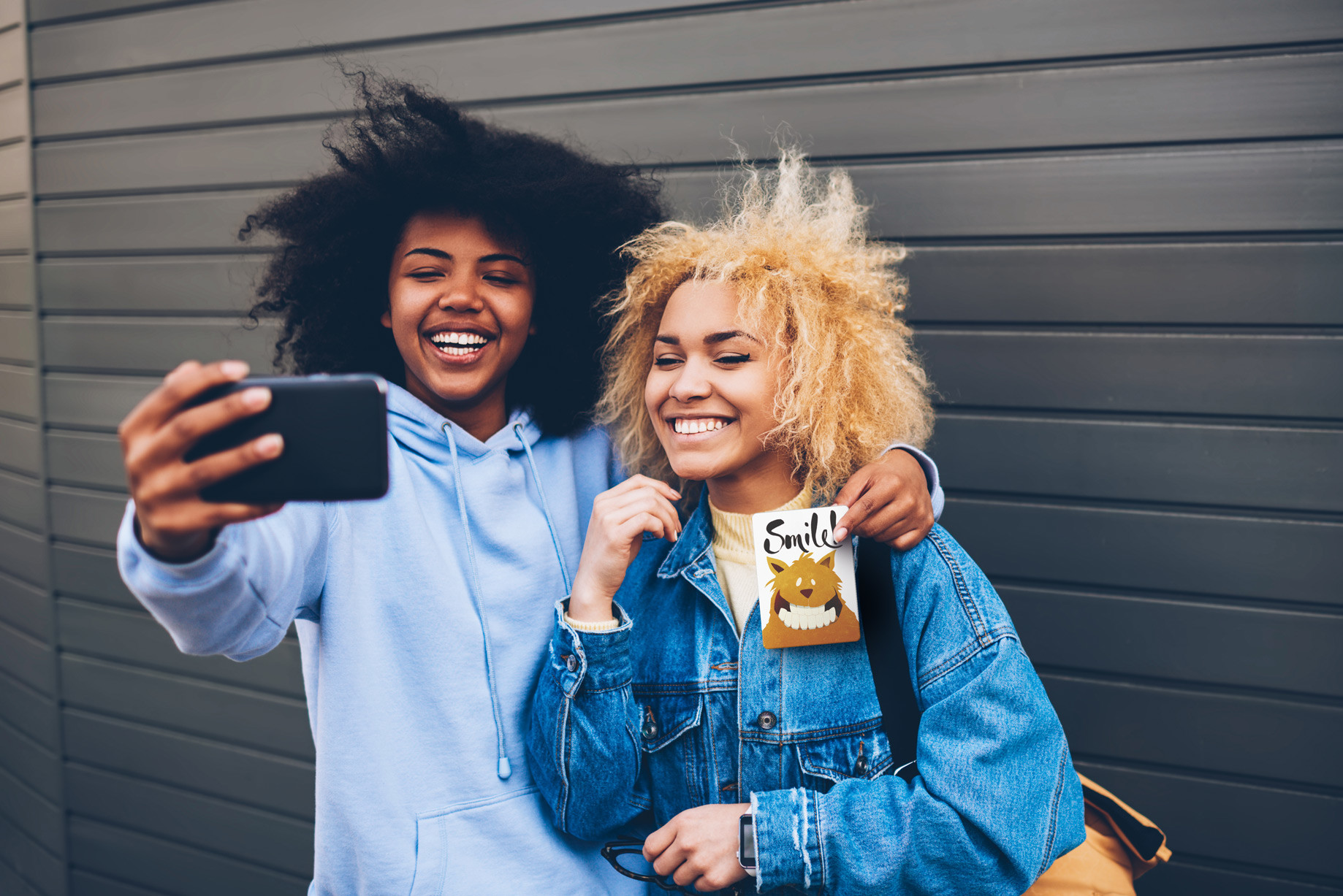 PixPlate with two smiling girls