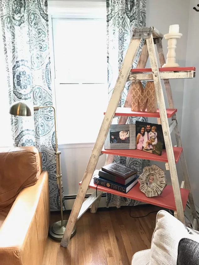 How to hang pictures without nails – display ladder