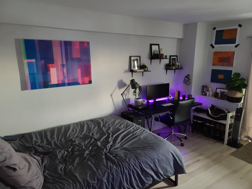 gaming setup bedroom
