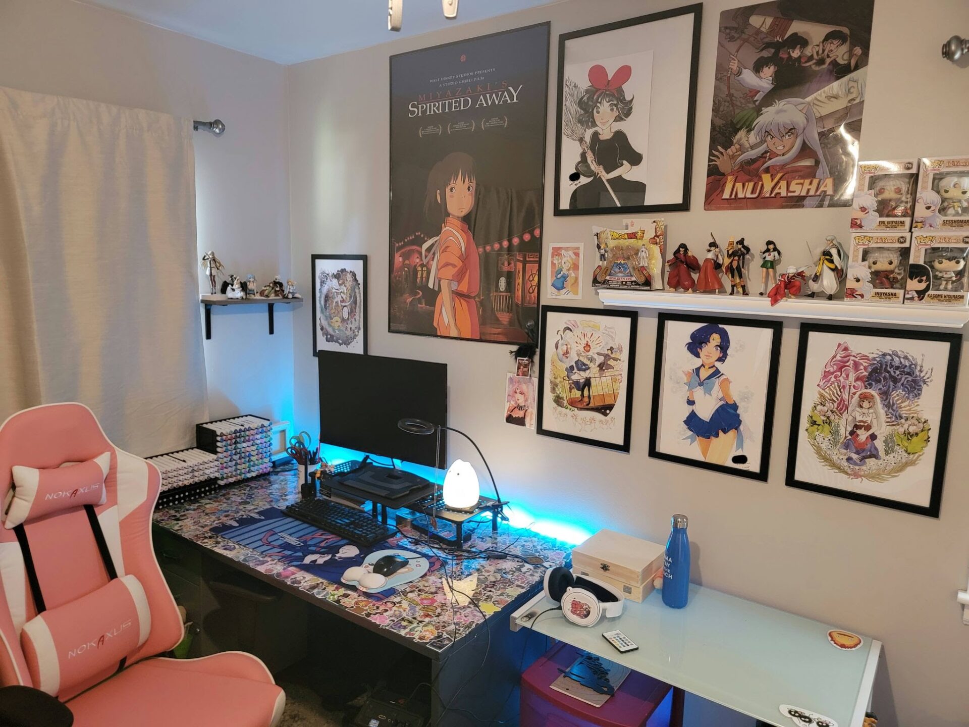 Anime wall Otaku room, Anime bedroom ideas, Cute room ideas