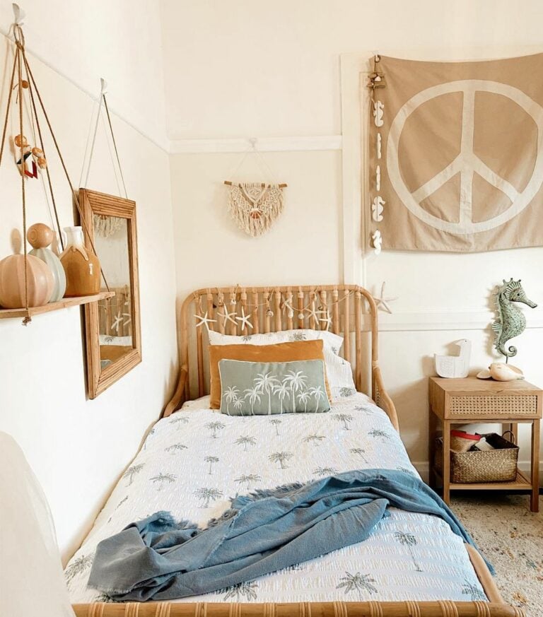 30 Ocean-Themed Bedroom Ideas That Will Take You Away | Displate Blog