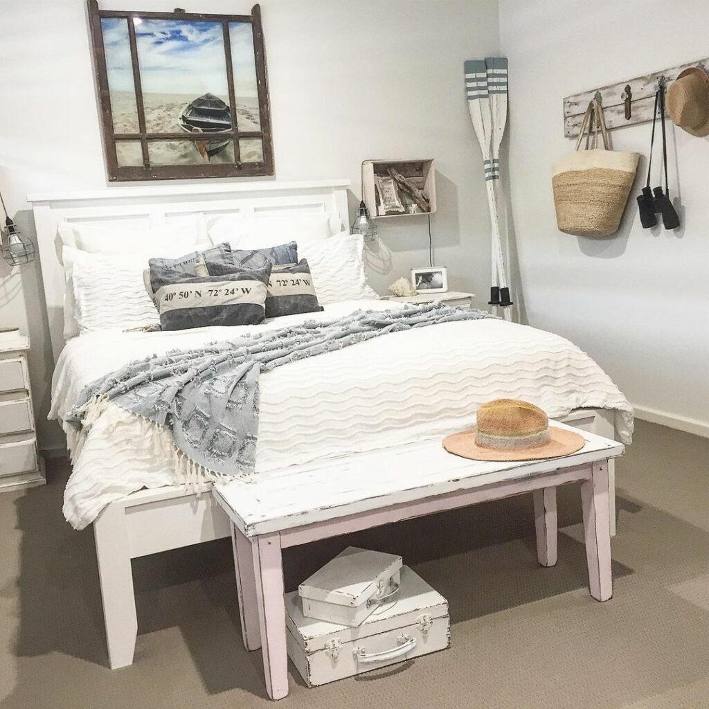 coastal-themed bedroom