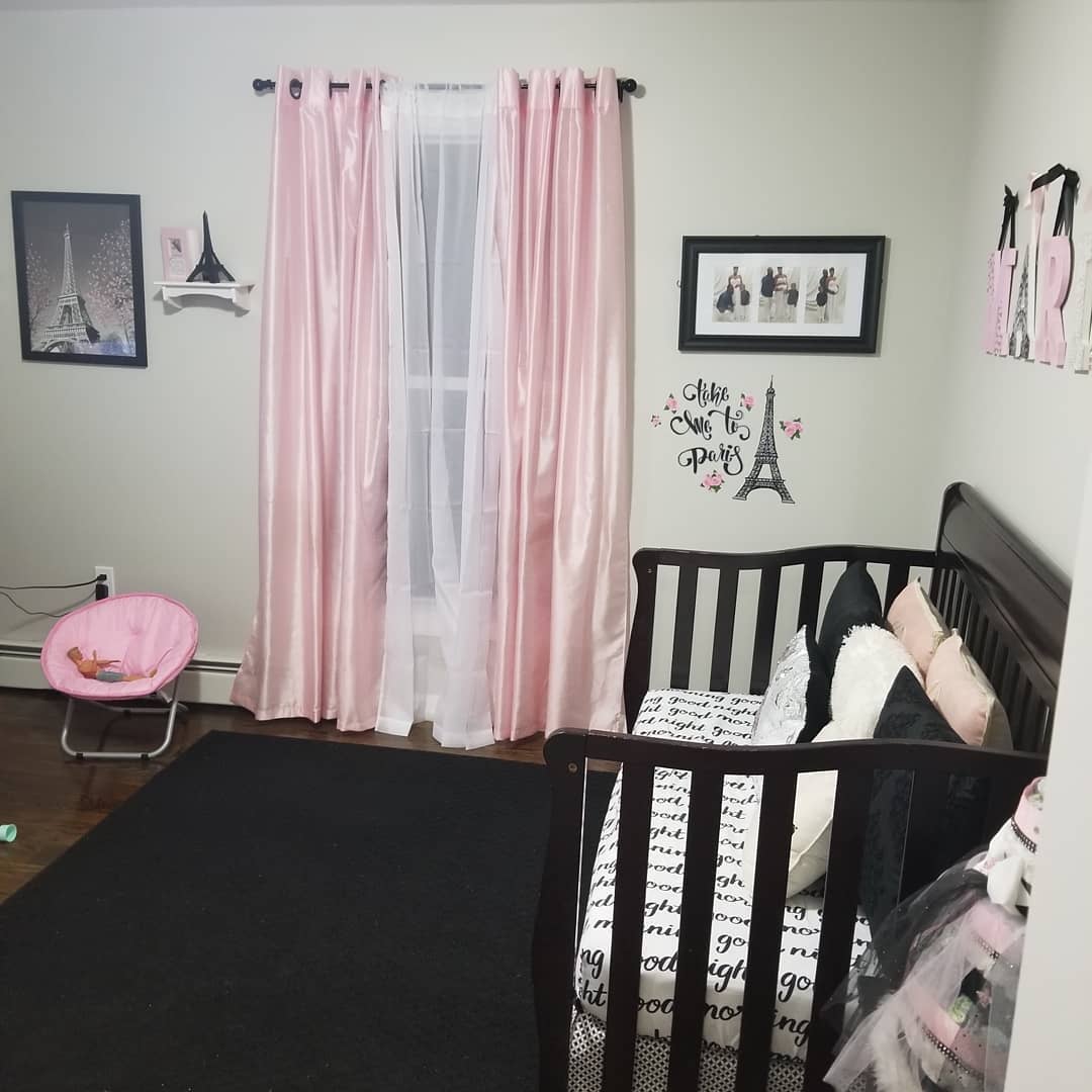 12 Paris-Themed Bedroom Ideas Moms and Daughters Will Love | Displate Blog