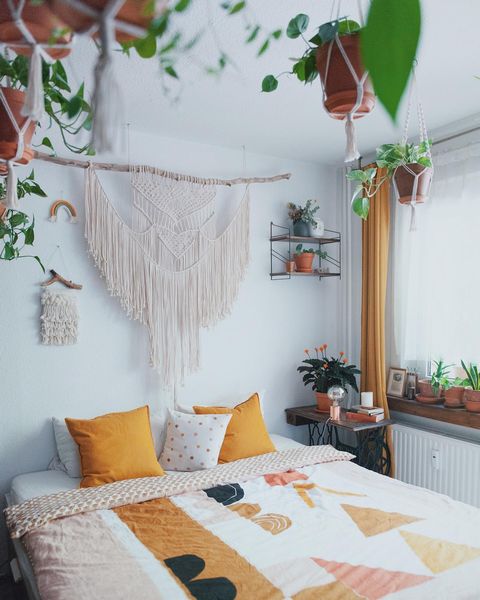 bedroom wall decor idea