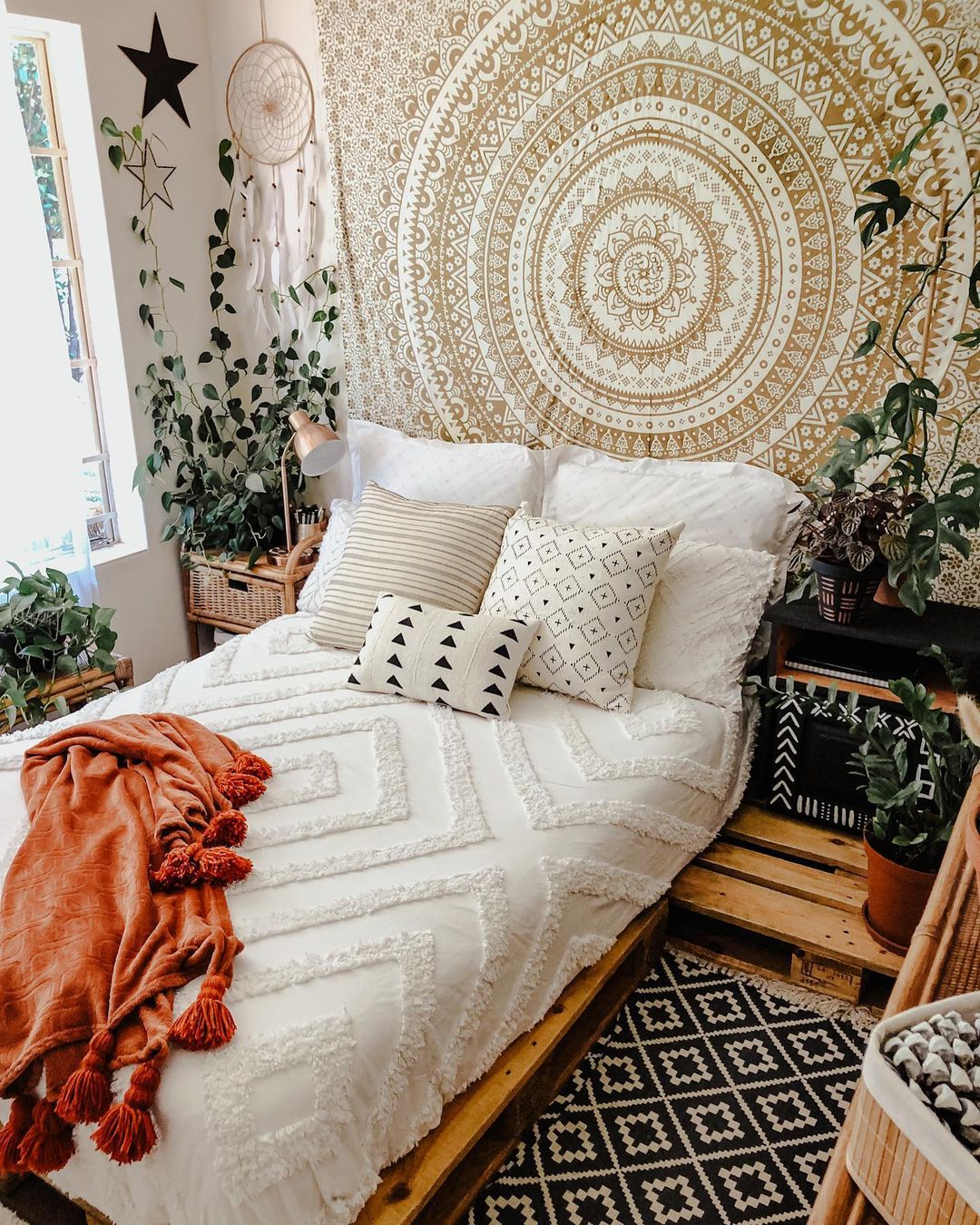 20 Bedroom Wall Decor Ideas to Spruce up Your Space Displate Blog