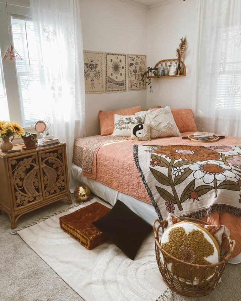 21 Aesthetic Bedroom Ideas That Will Make You Swoon | Displate Blog