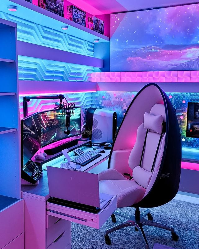 https://blog.displate.com/wp-content/uploads/2022/03/Gaming-Setup-Ideas_RGB-lights-2-1.jpg