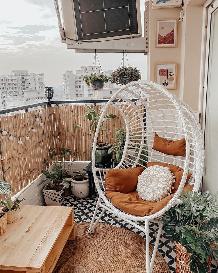 Cozy Small Balcony Designs and Bright Summer Decorating Ideas